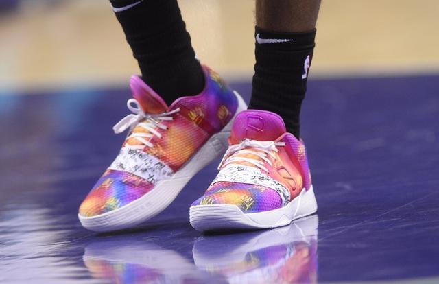 篮球篮网球员连续三场命中关键投篮