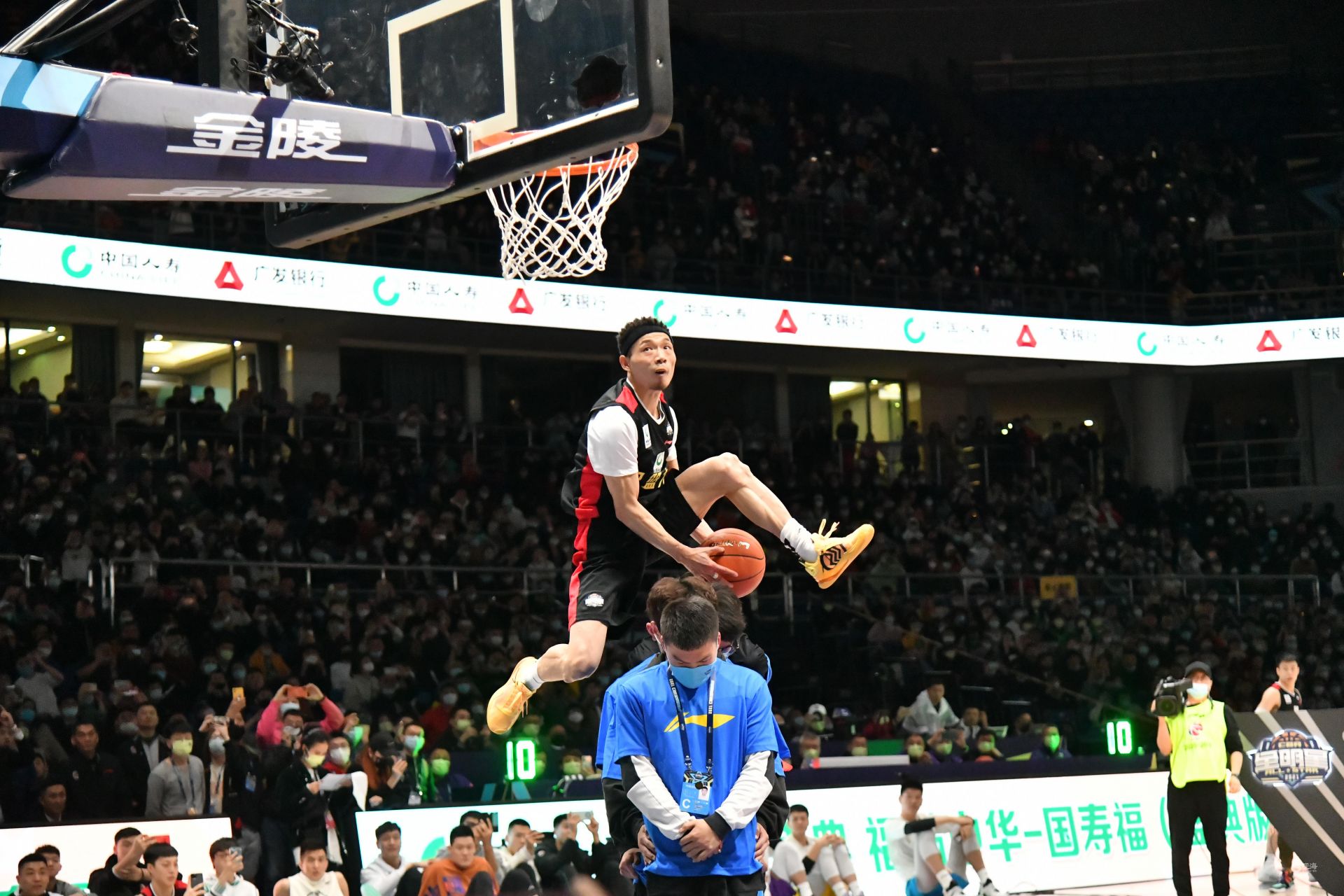 弹后固定 弹后固定